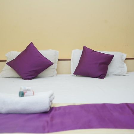 Hotel Nirmal Palace Канпур Экстерьер фото
